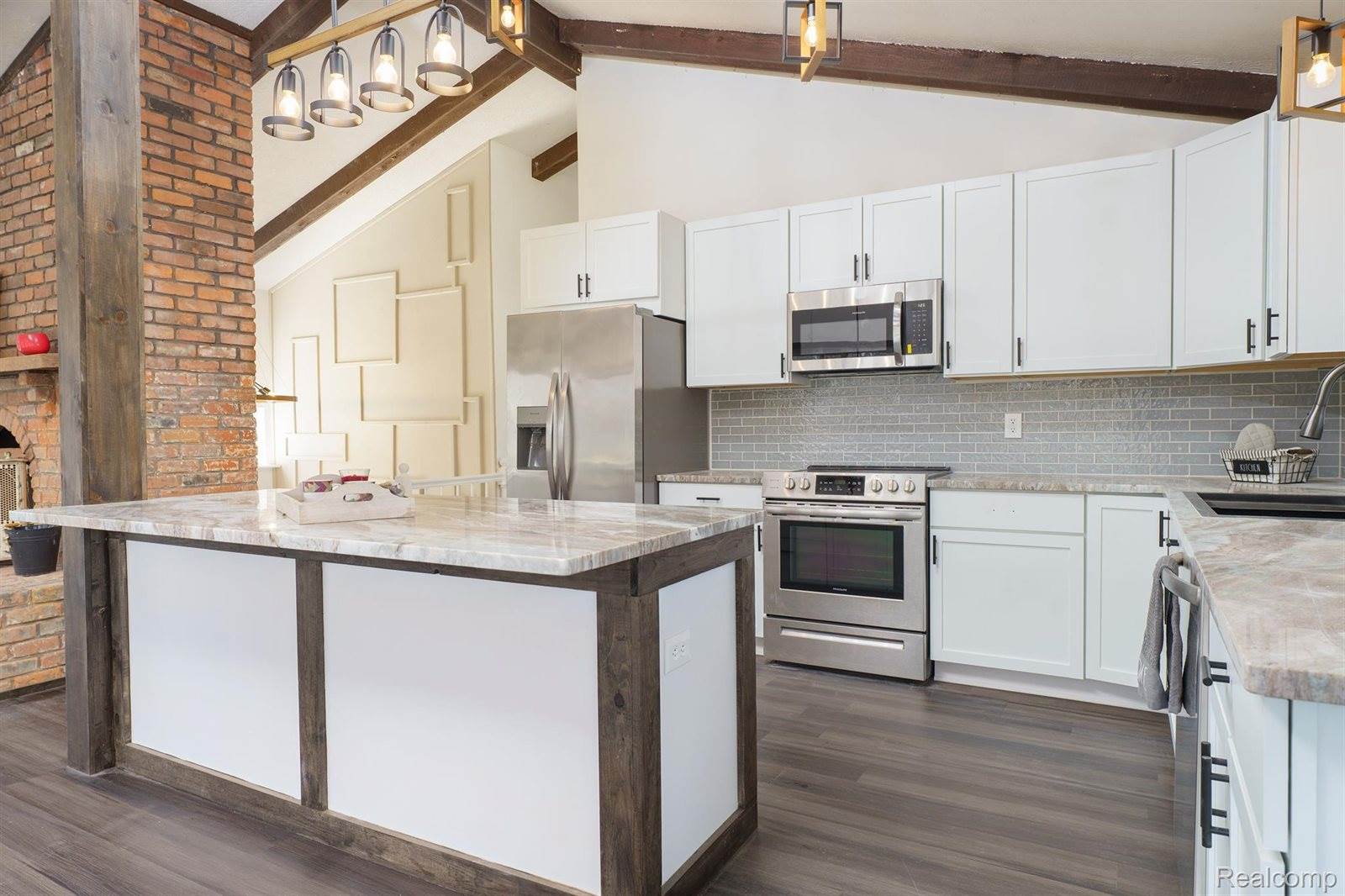 1379 Roberta Court, OceolaTownship_Livingston, MI 48843