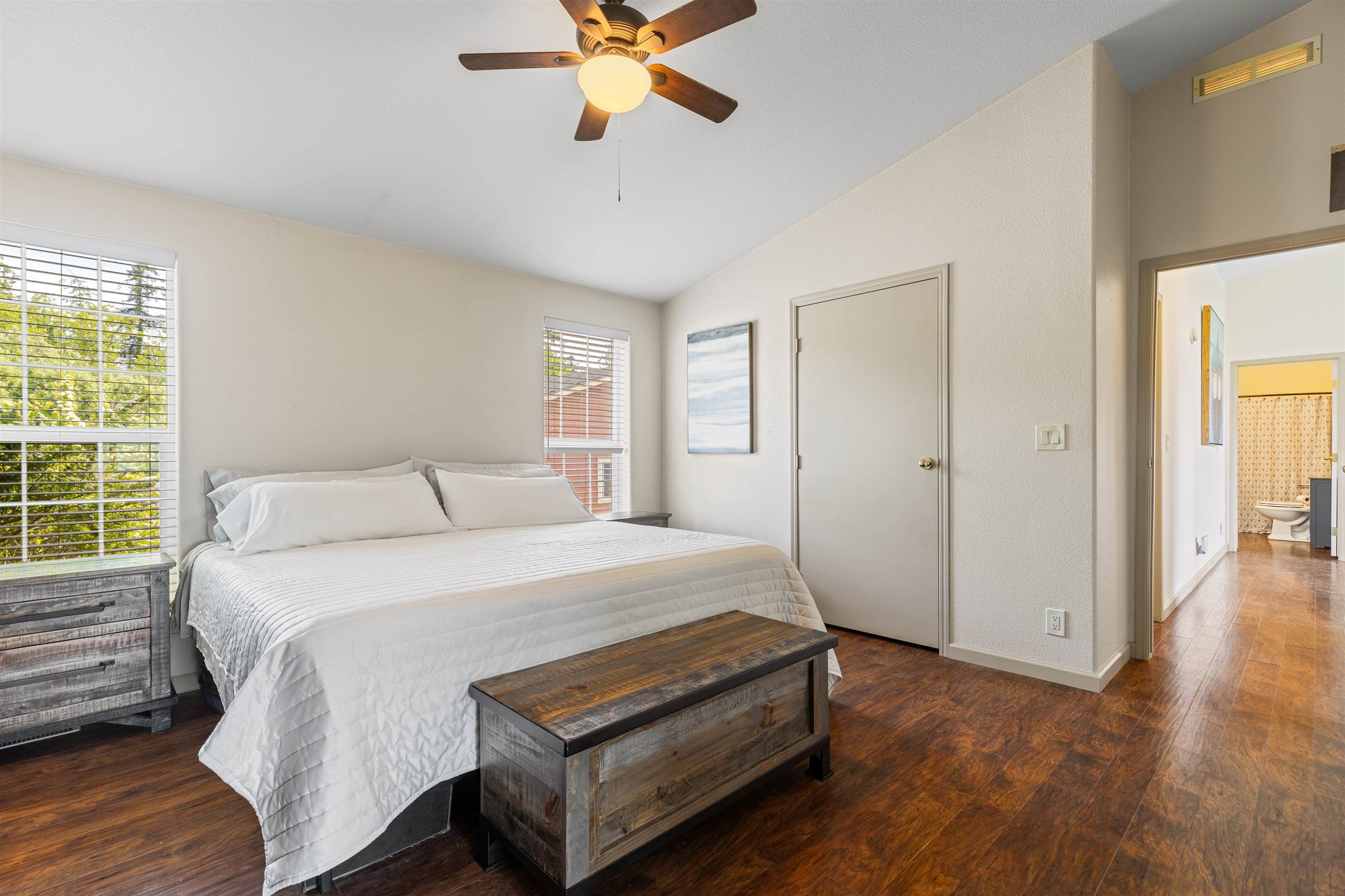 13640 Bayview Rd, Mount Vernon, WA 98273