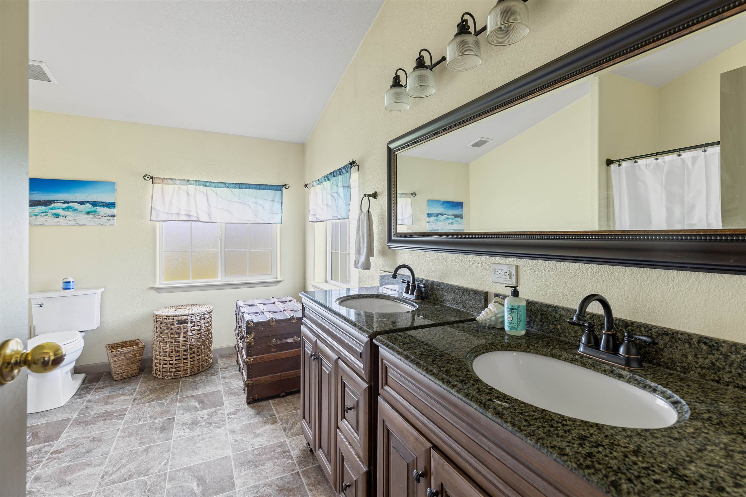 13640 Bayview Rd, Mount Vernon, WA 98273