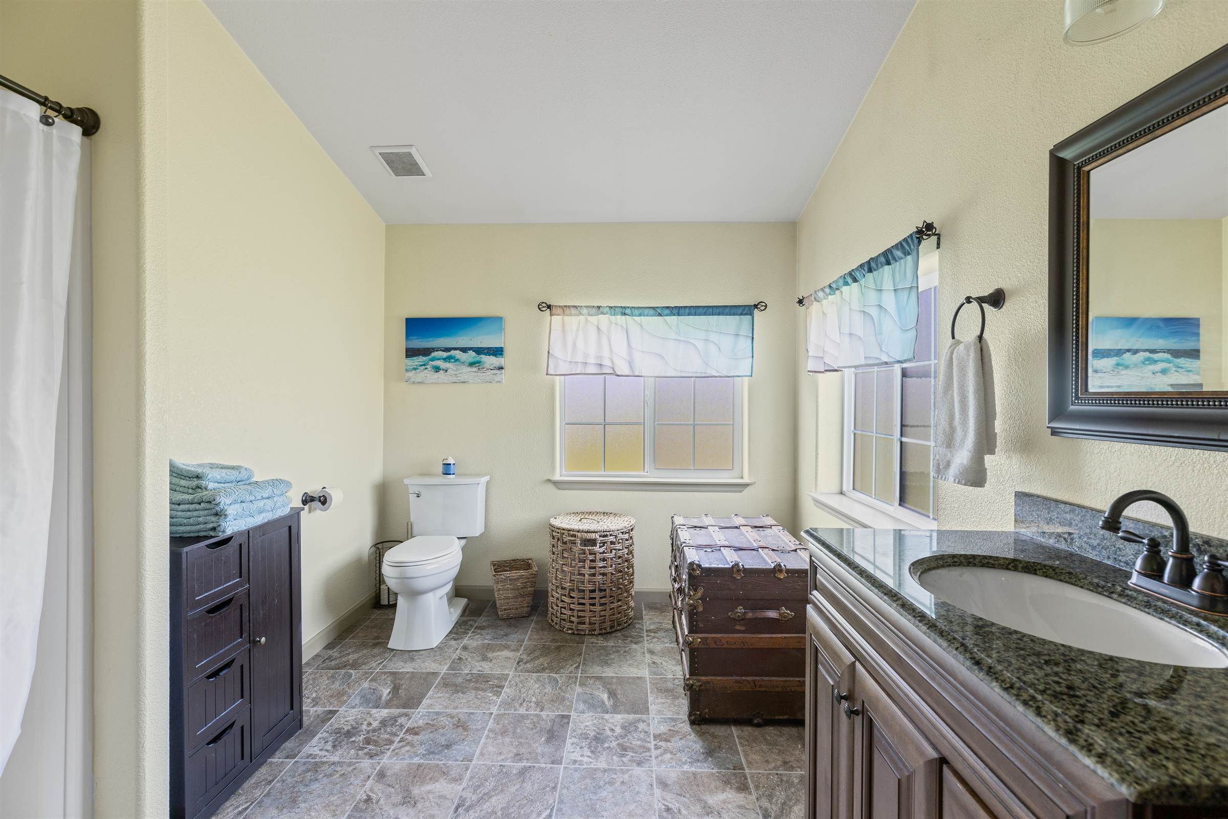 13640 Bayview Rd, Mount Vernon, WA 98273