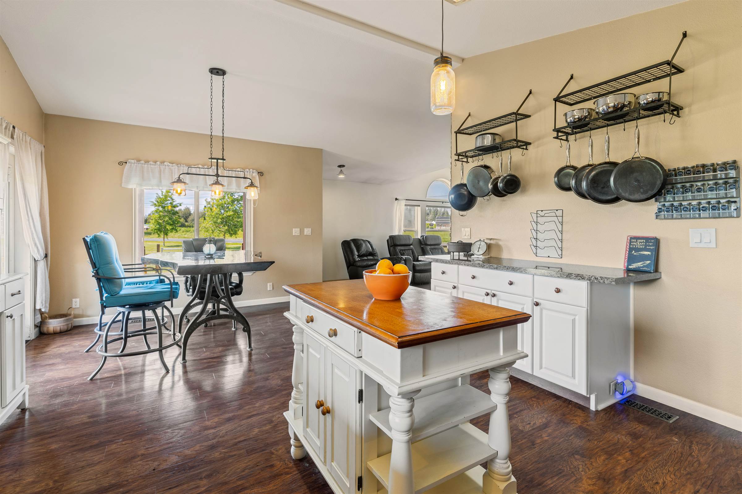 13640 Bayview Rd, Mount Vernon, WA 98273