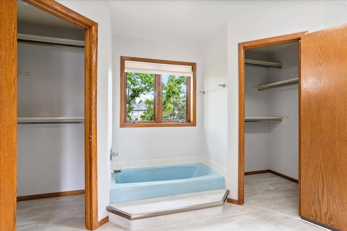 1000 W Chapel Street, Marshfield, WI 54449