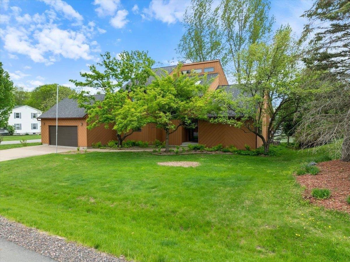 1000 W Chapel Street, Marshfield, WI 54449