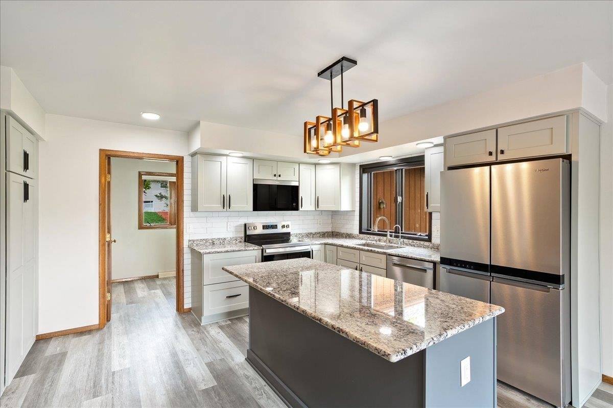 1000 W Chapel Street, Marshfield, WI 54449