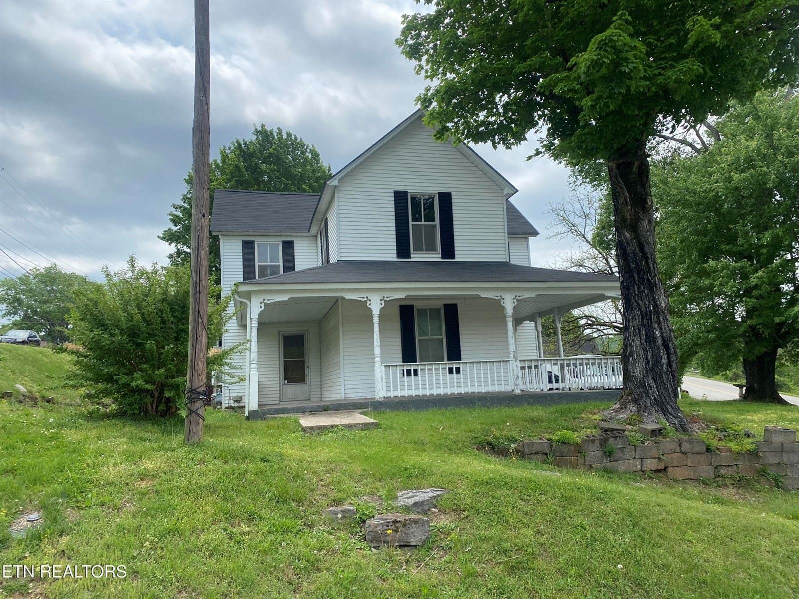 310 Hickory St, Harriman, TN 37748