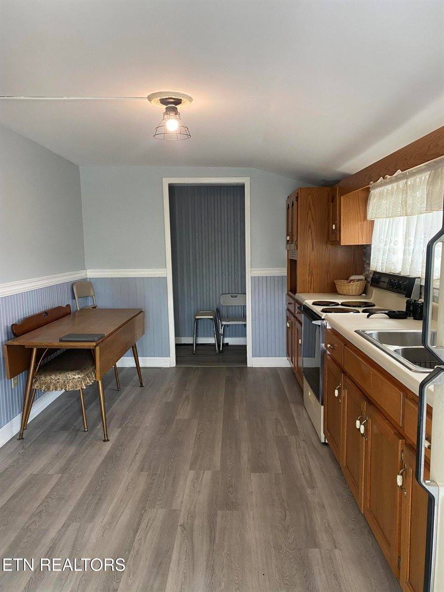 310 Hickory St, Harriman, TN 37748