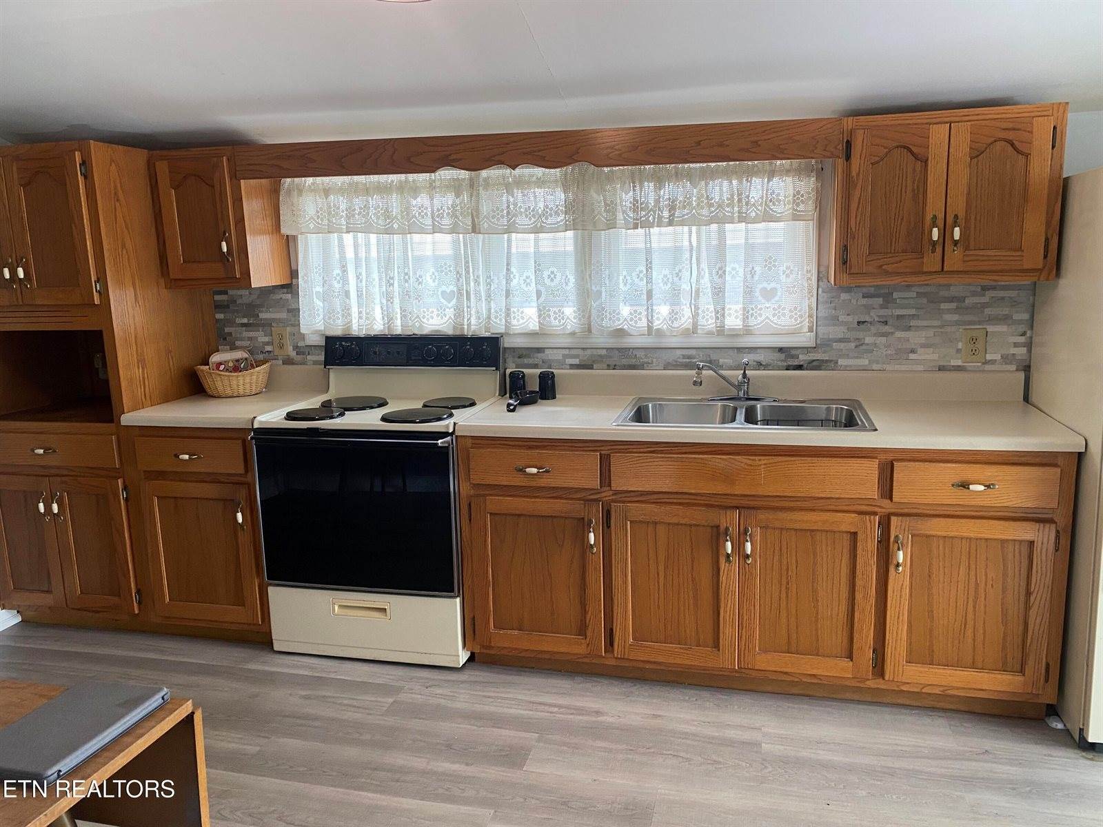 310 Hickory St, Harriman, TN 37748