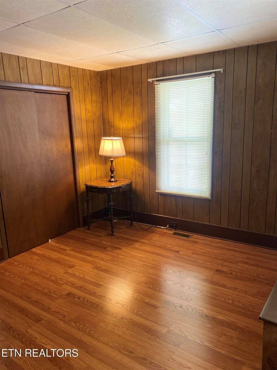 310 Hickory St, Harriman, TN 37748