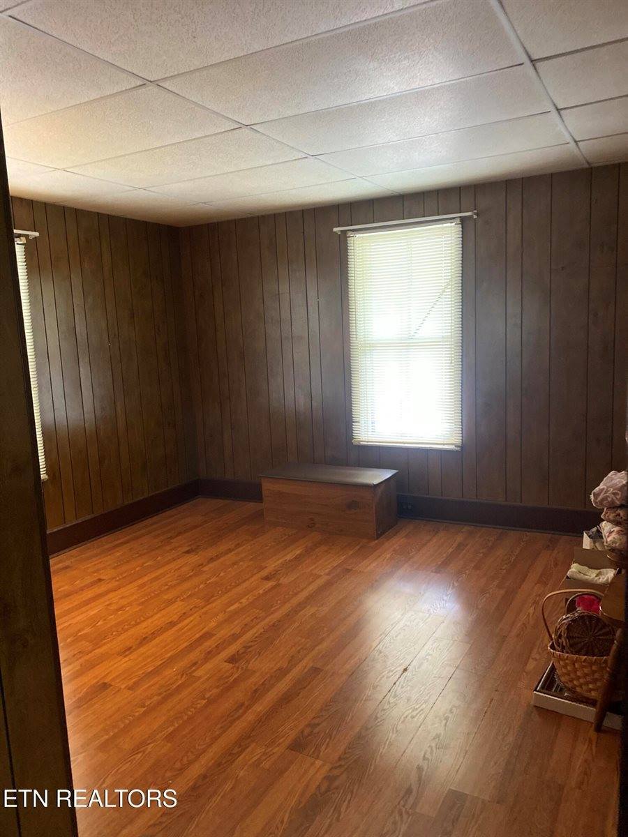 310 Hickory St, Harriman, TN 37748