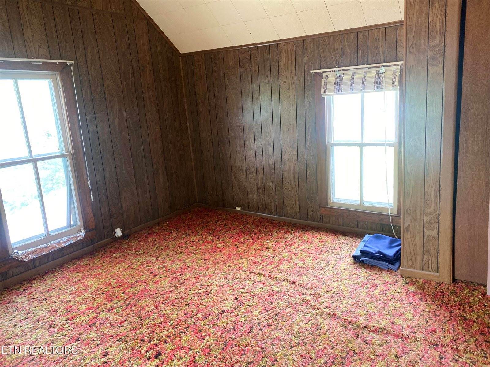 310 Hickory St, Harriman, TN 37748