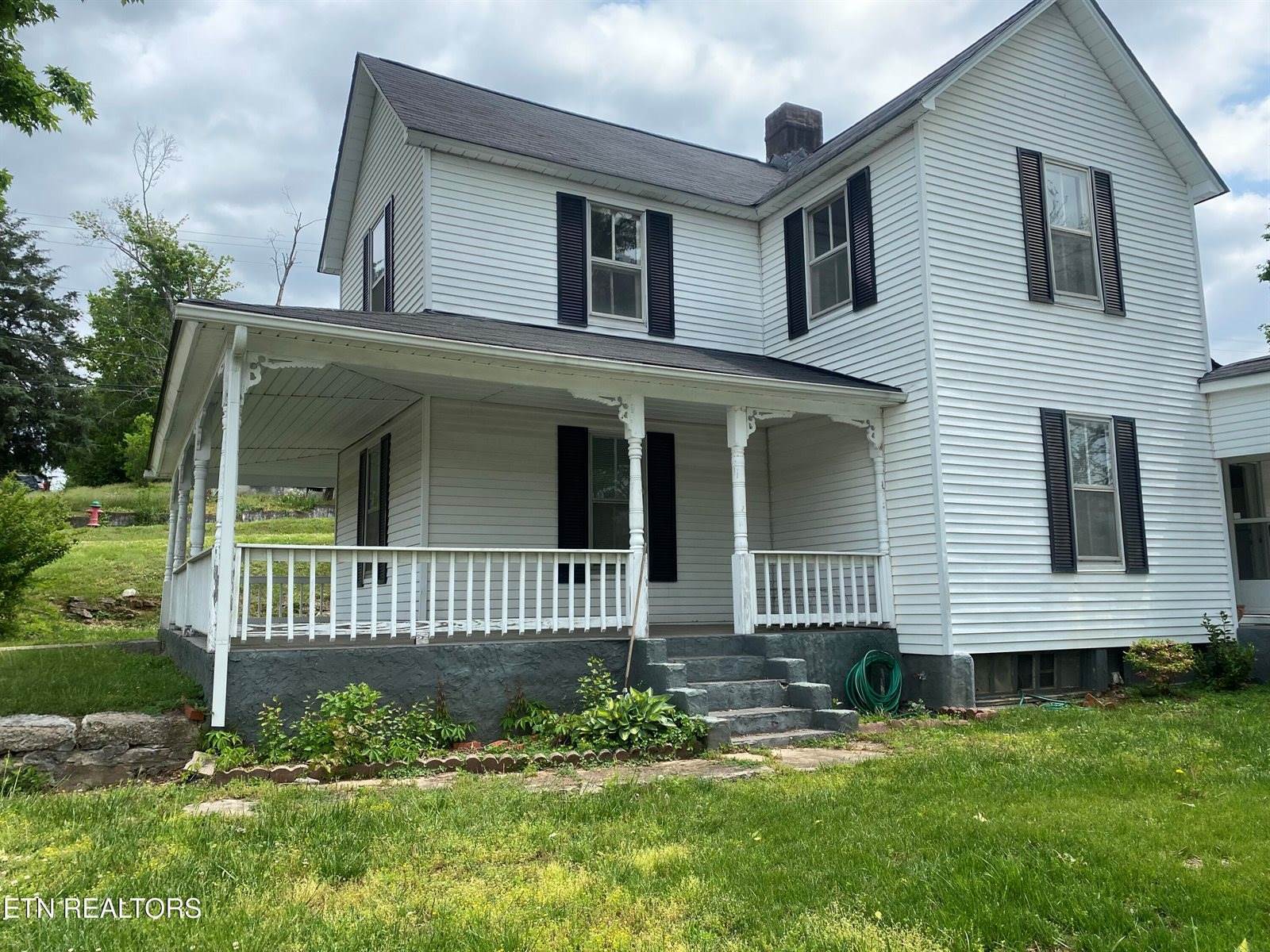 310 Hickory St, Harriman, TN 37748