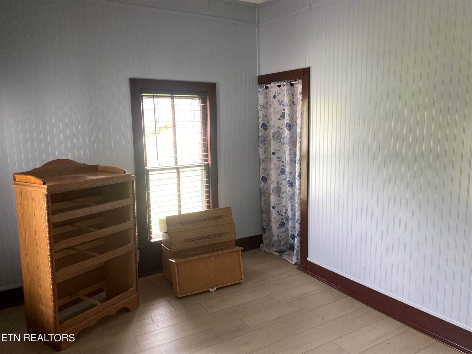 310 Hickory St, Harriman, TN 37748