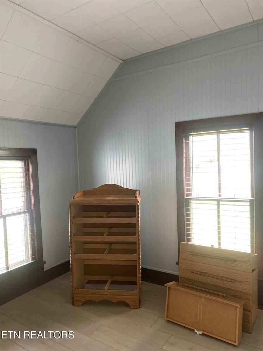 310 Hickory St, Harriman, TN 37748