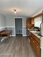 310 Hickory St, Harriman, TN 37748