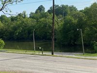 310 Hickory St, Harriman, TN 37748