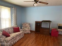 310 Hickory St, Harriman, TN 37748