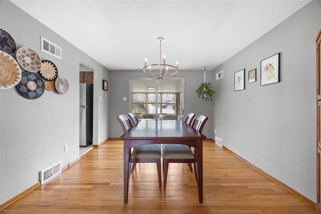 1111 Oriole Dr, Green Tree, PA 15220