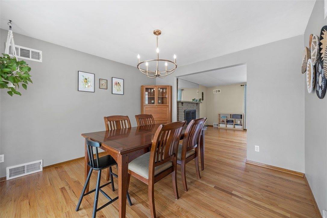 1111 Oriole Dr, Green Tree, PA 15220