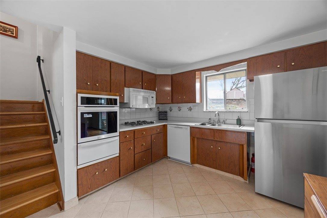 1111 Oriole Dr, Green Tree, PA 15220