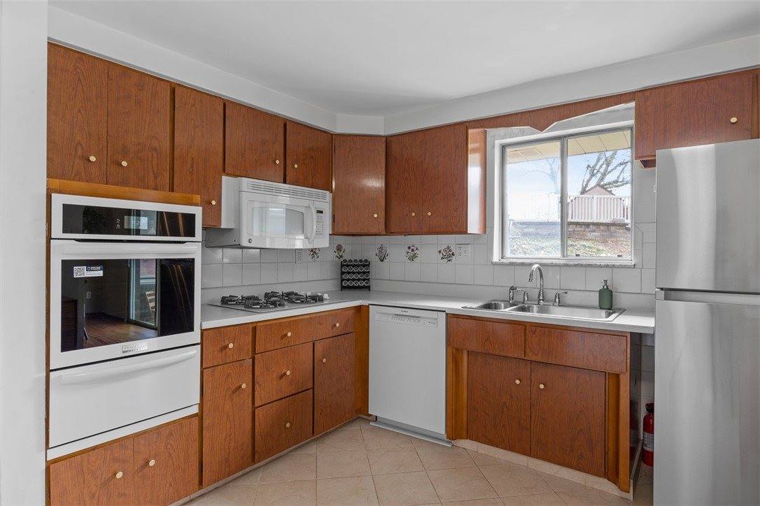 1111 Oriole Dr, Green Tree, PA 15220