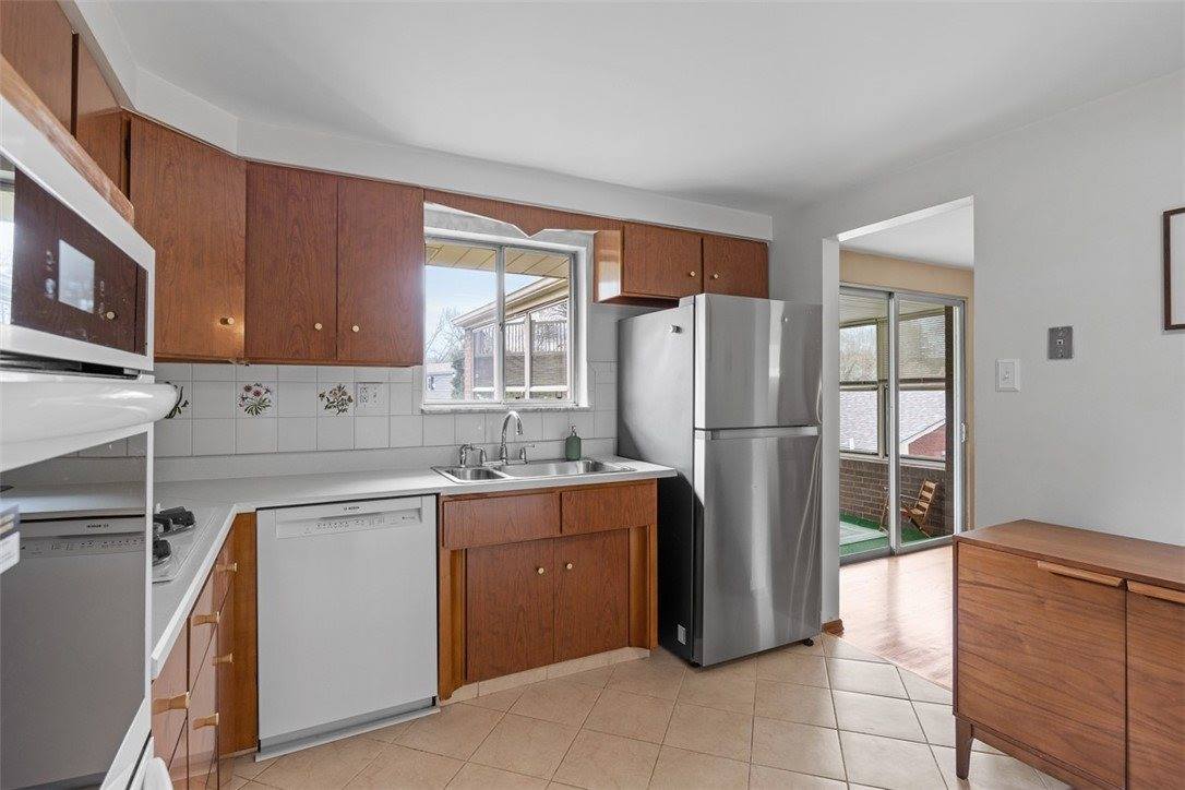 1111 Oriole Dr, Green Tree, PA 15220