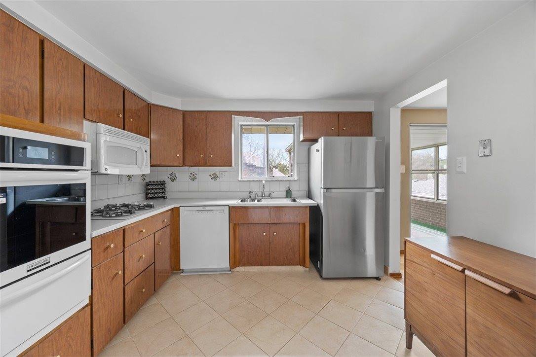 1111 Oriole Dr, Green Tree, PA 15220