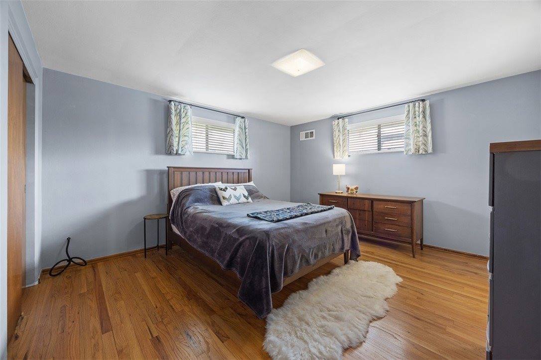 1111 Oriole Dr, Green Tree, PA 15220