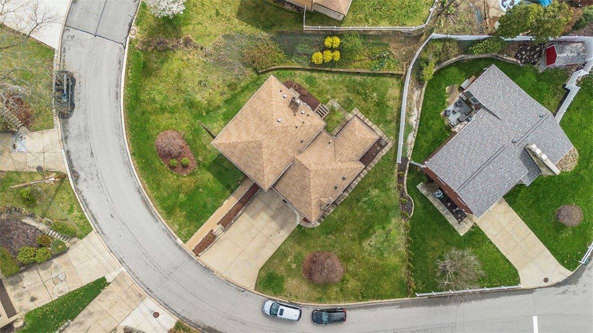 1111 Oriole Dr, Green Tree, PA 15220