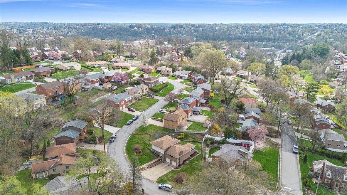 1111 Oriole Dr, Green Tree, PA 15220