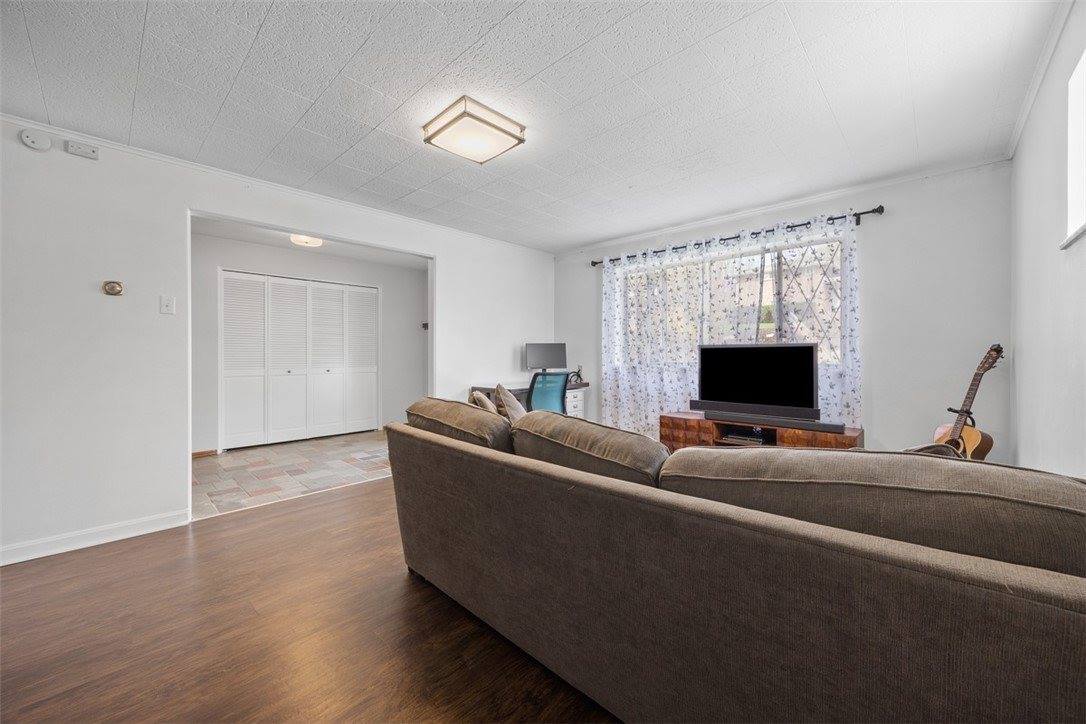 1111 Oriole Dr, Green Tree, PA 15220