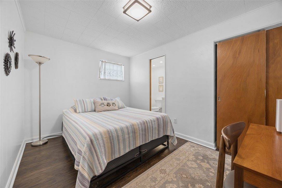 1111 Oriole Dr, Green Tree, PA 15220