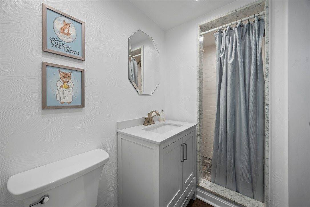 1111 Oriole Dr, Green Tree, PA 15220