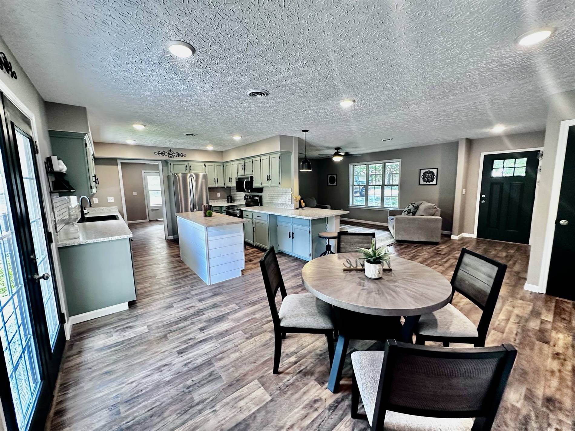 16646 Hardwood Lane, Saint Robert, MO 65584