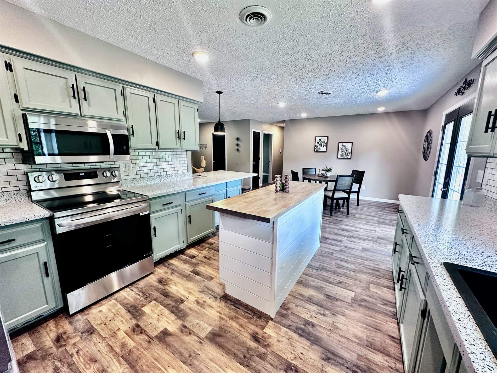 16646 Hardwood Lane, Saint Robert, MO 65584