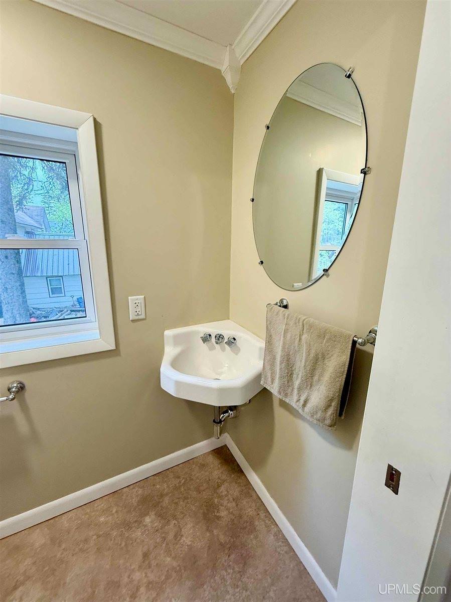 300 Jasper Street, Ishpeming, MI 49849