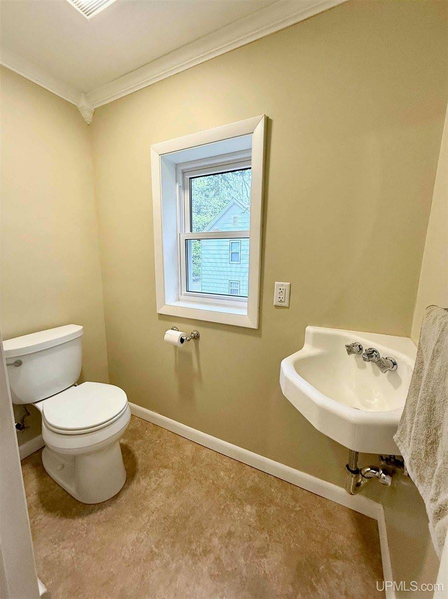 300 Jasper Street, Ishpeming, MI 49849