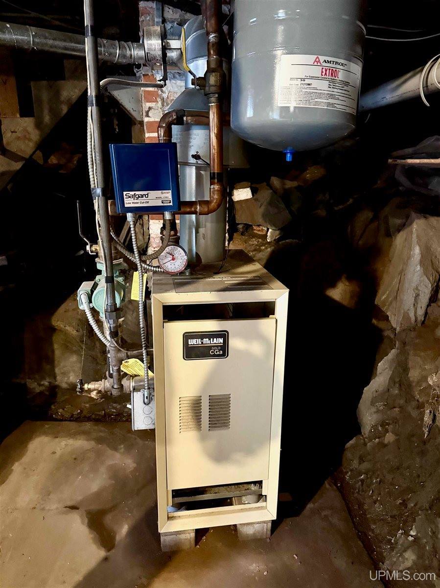 300 Jasper Street, Ishpeming, MI 49849