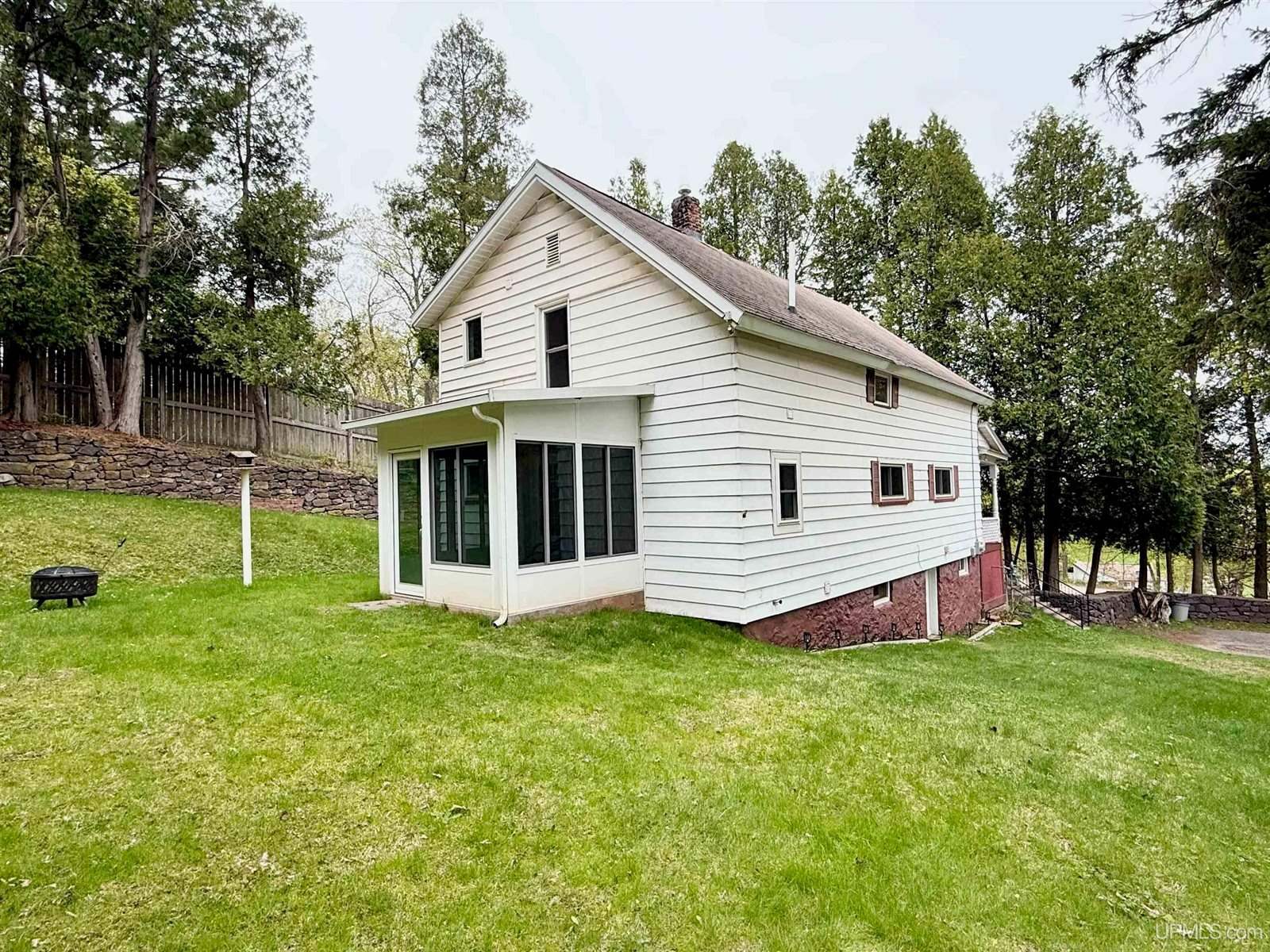 300 Jasper Street, Ishpeming, MI 49849