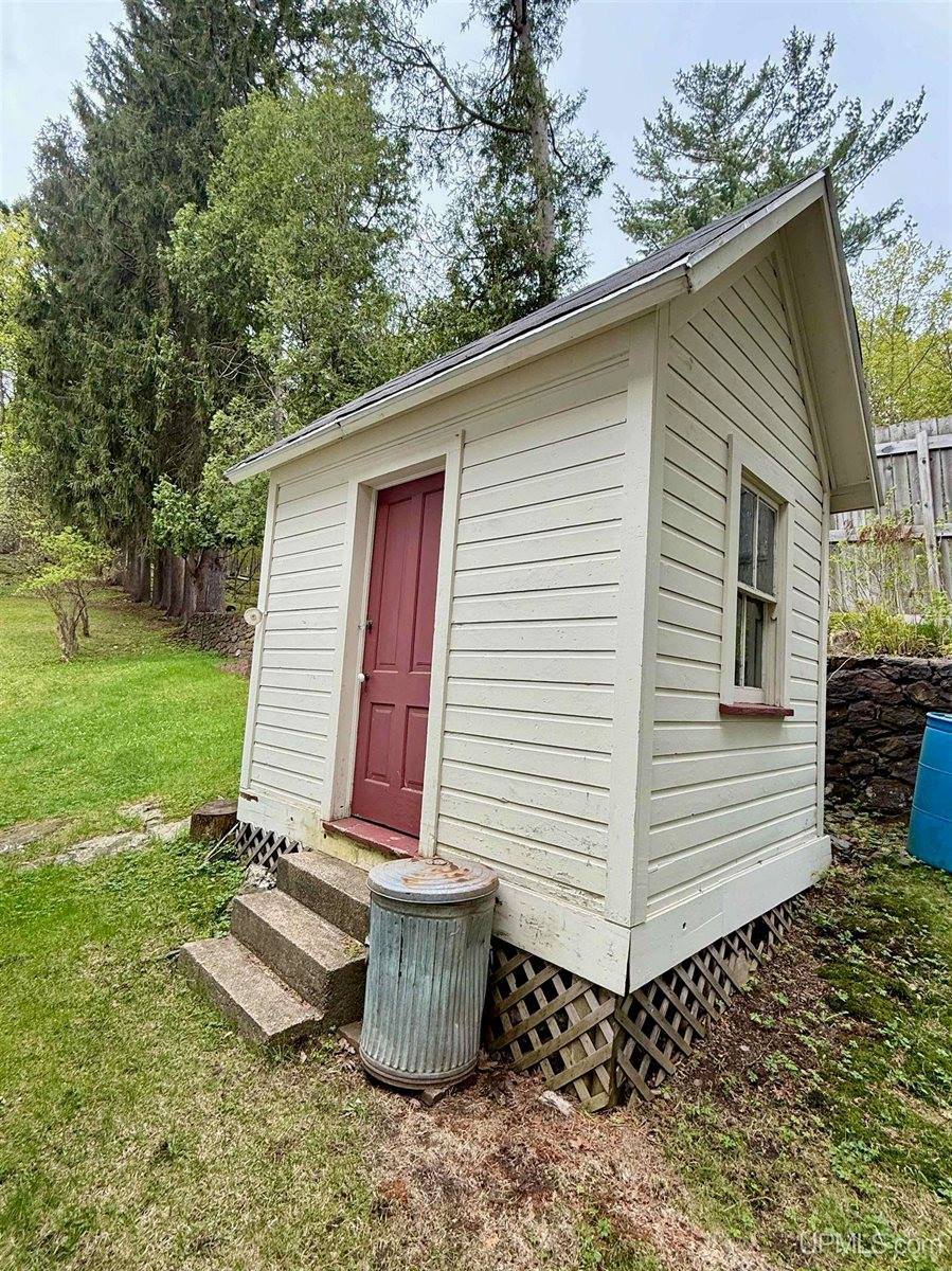 300 Jasper Street, Ishpeming, MI 49849