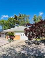 15 Mount Logan Lane, Toms River, NJ 08753