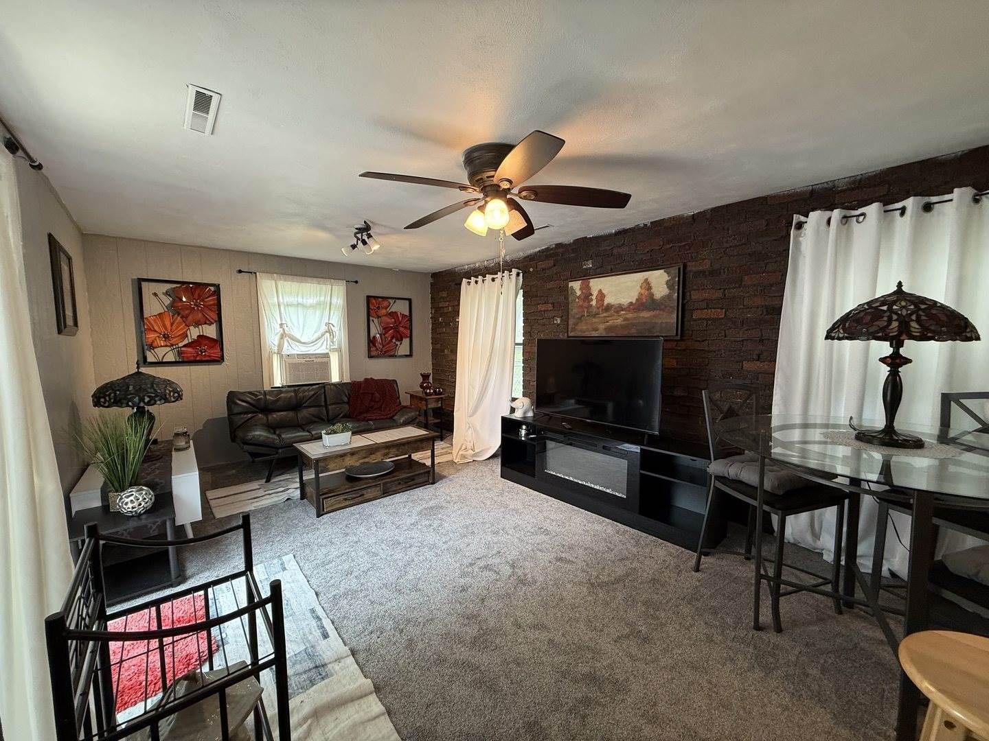 165 North Mill Street, Cedarville, IL 61013