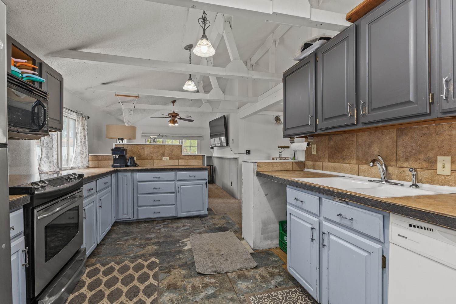 21490 2nd Avenue, Milner, CO 80487