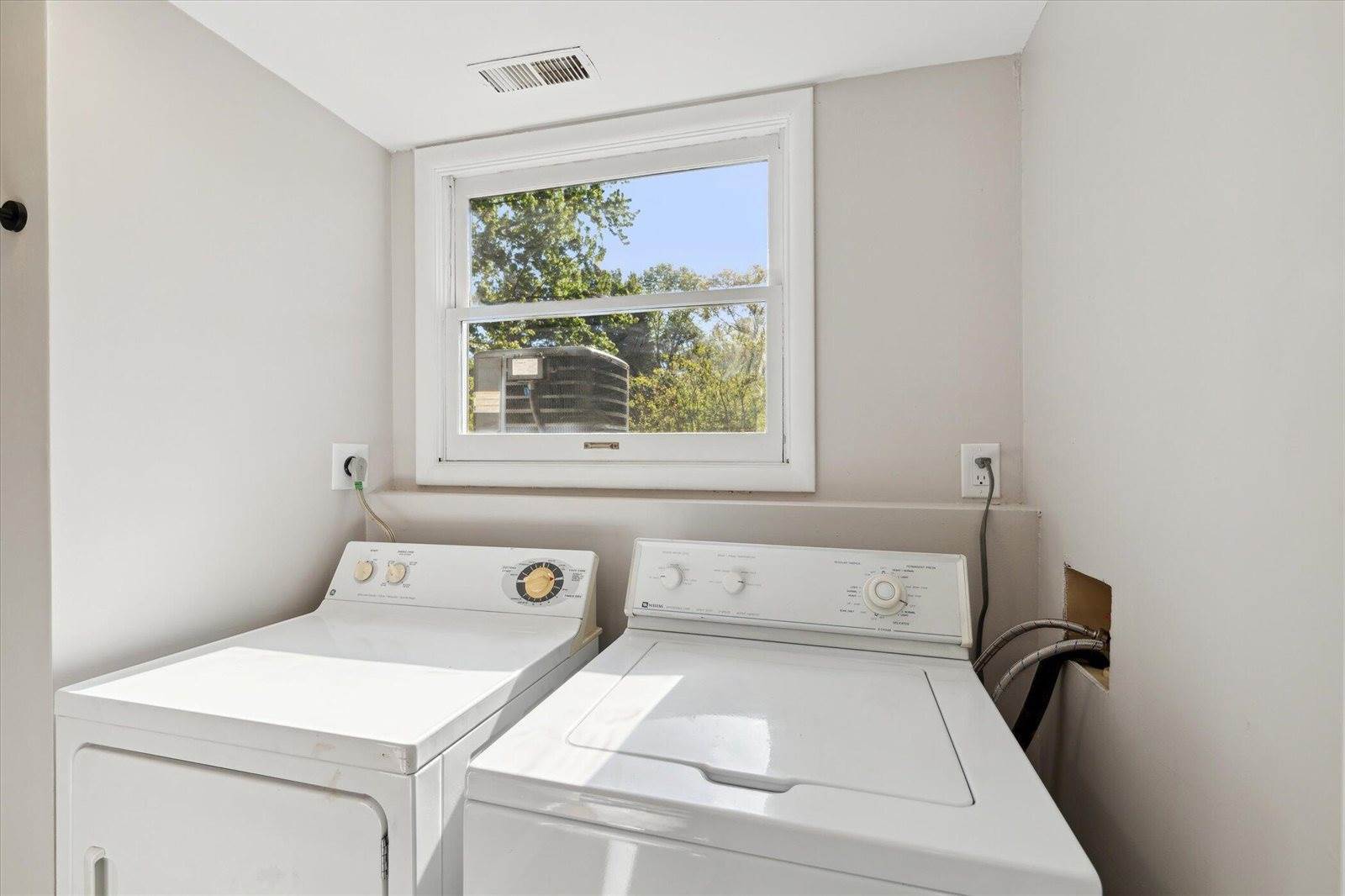 5082 Patland Drive, Kalamazoo, MI 49009