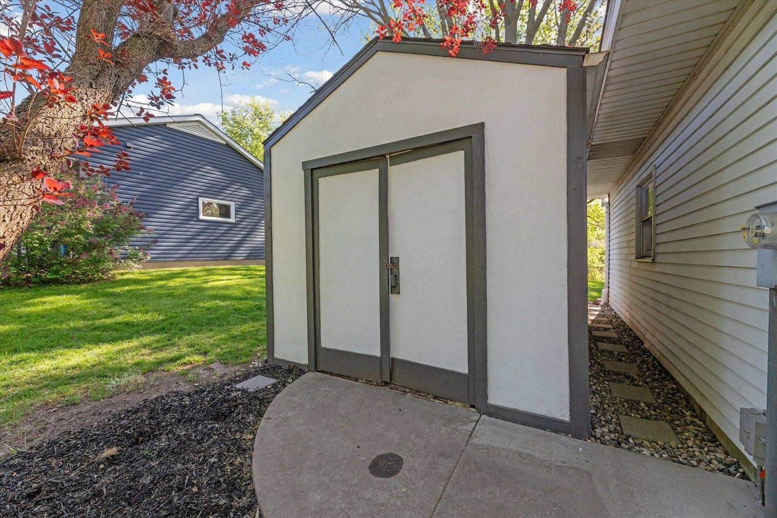 5082 Patland Drive, Kalamazoo, MI 49009