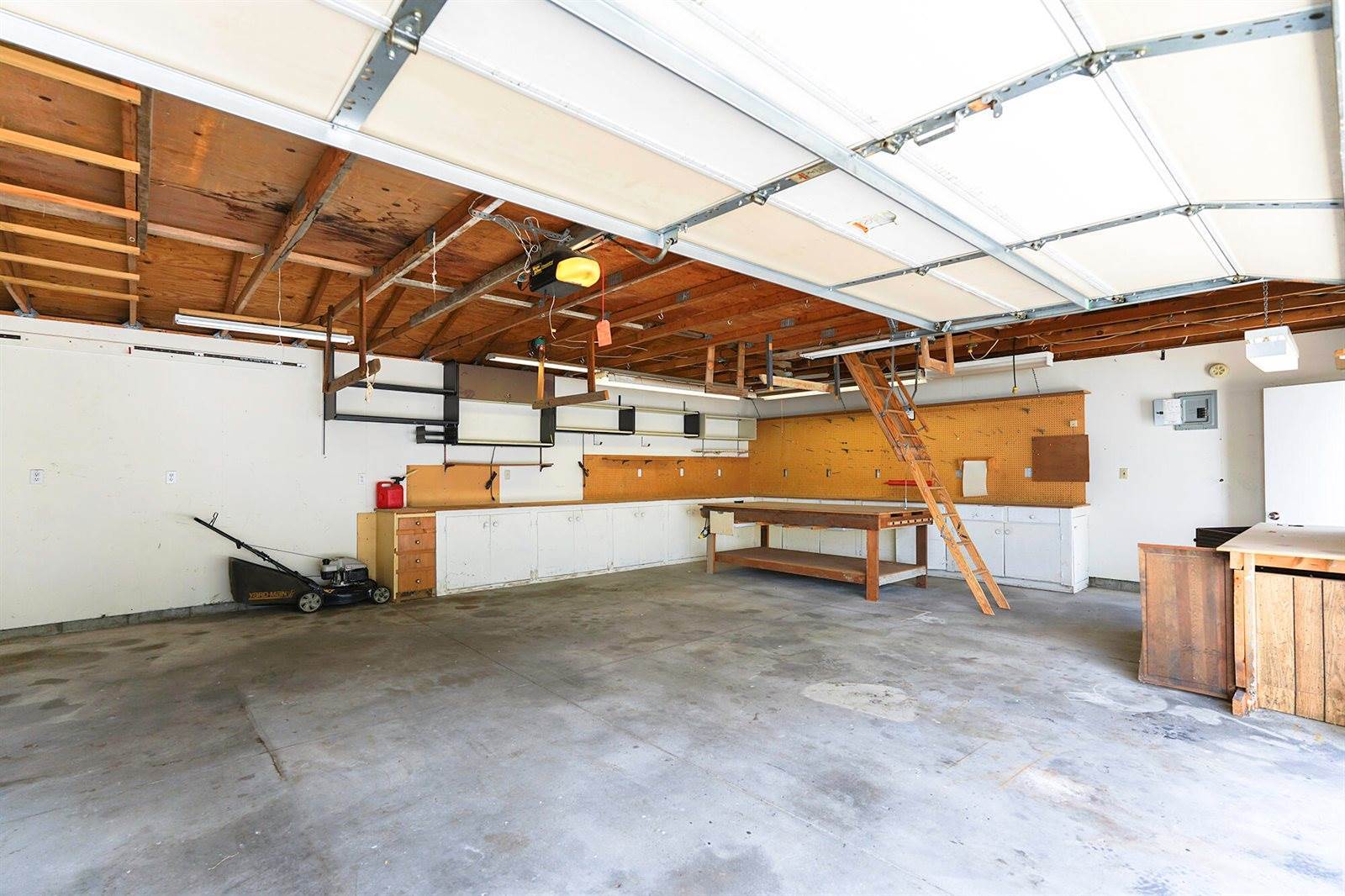 917 South 34th Street, Council Bluffs, IA 51501