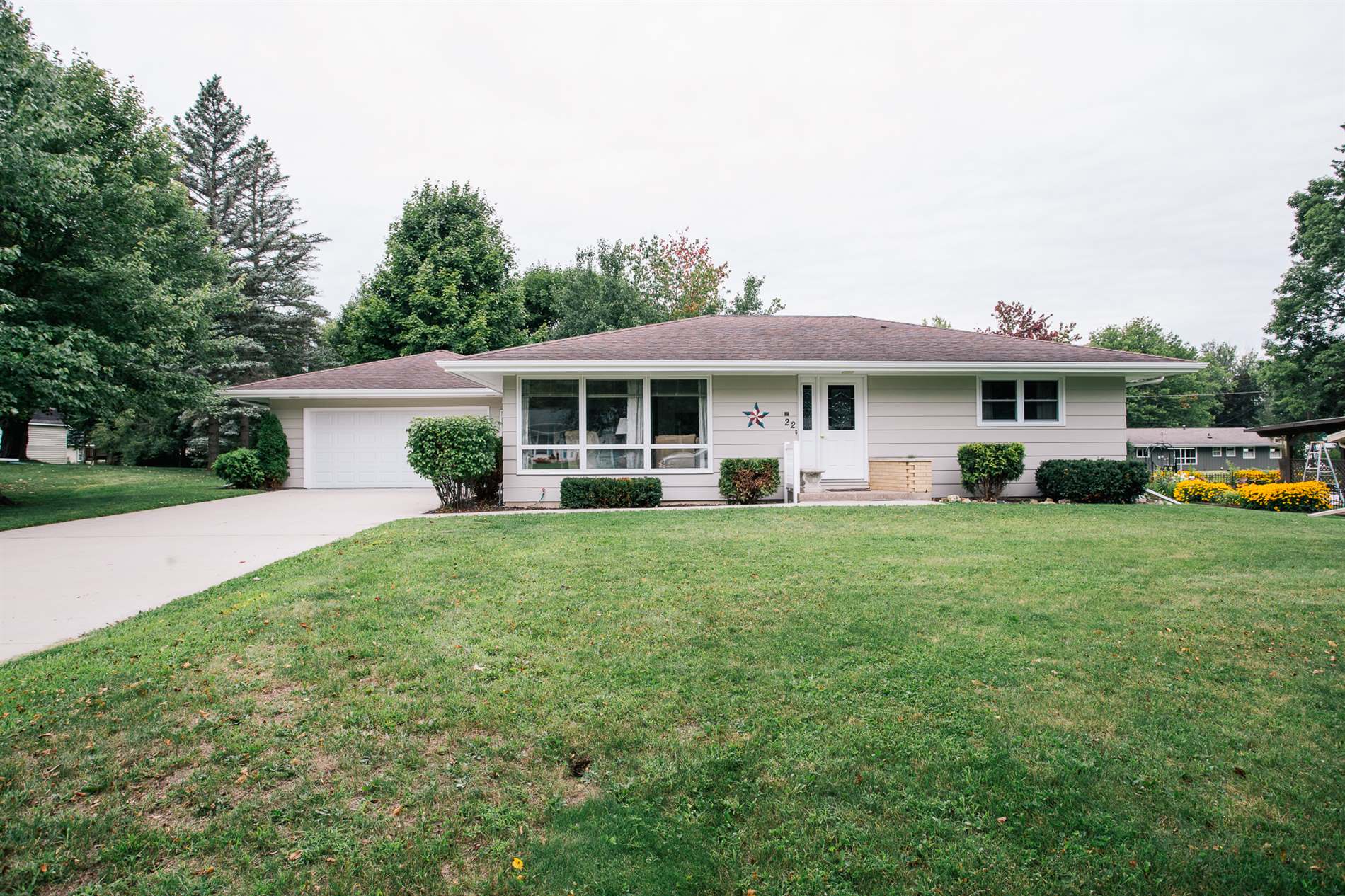 22 Center St, Neillsville, WI 54456