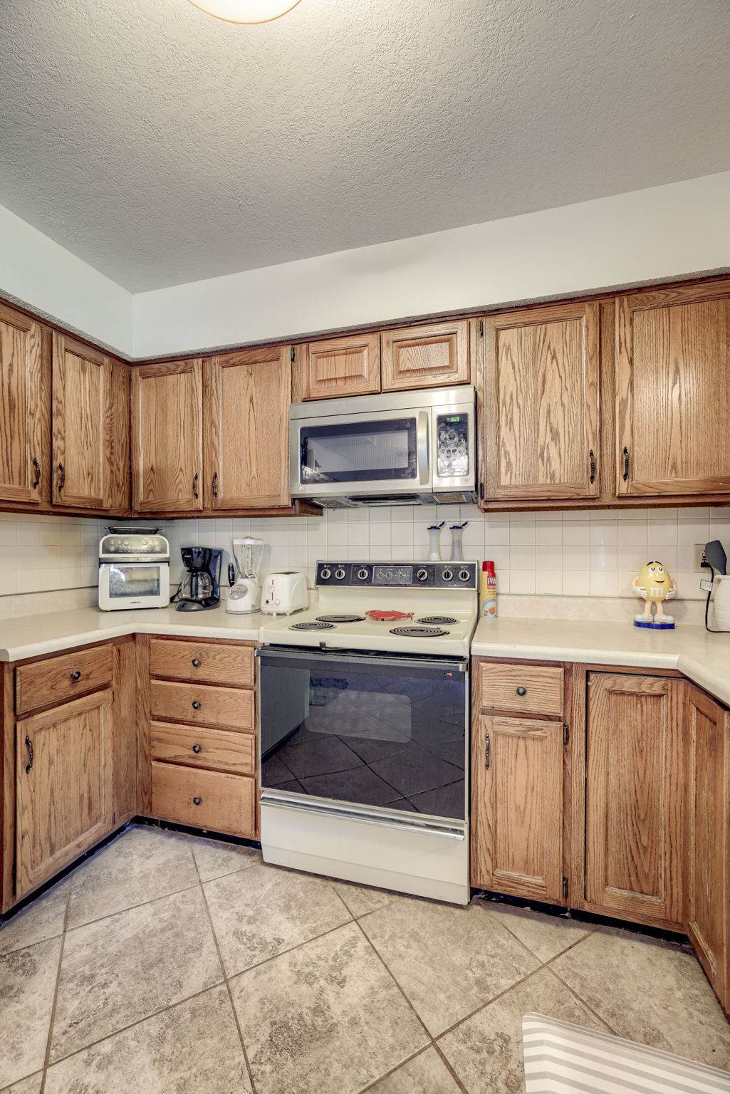 2135 NE Belvoir, Lee's Summit, MO 64086