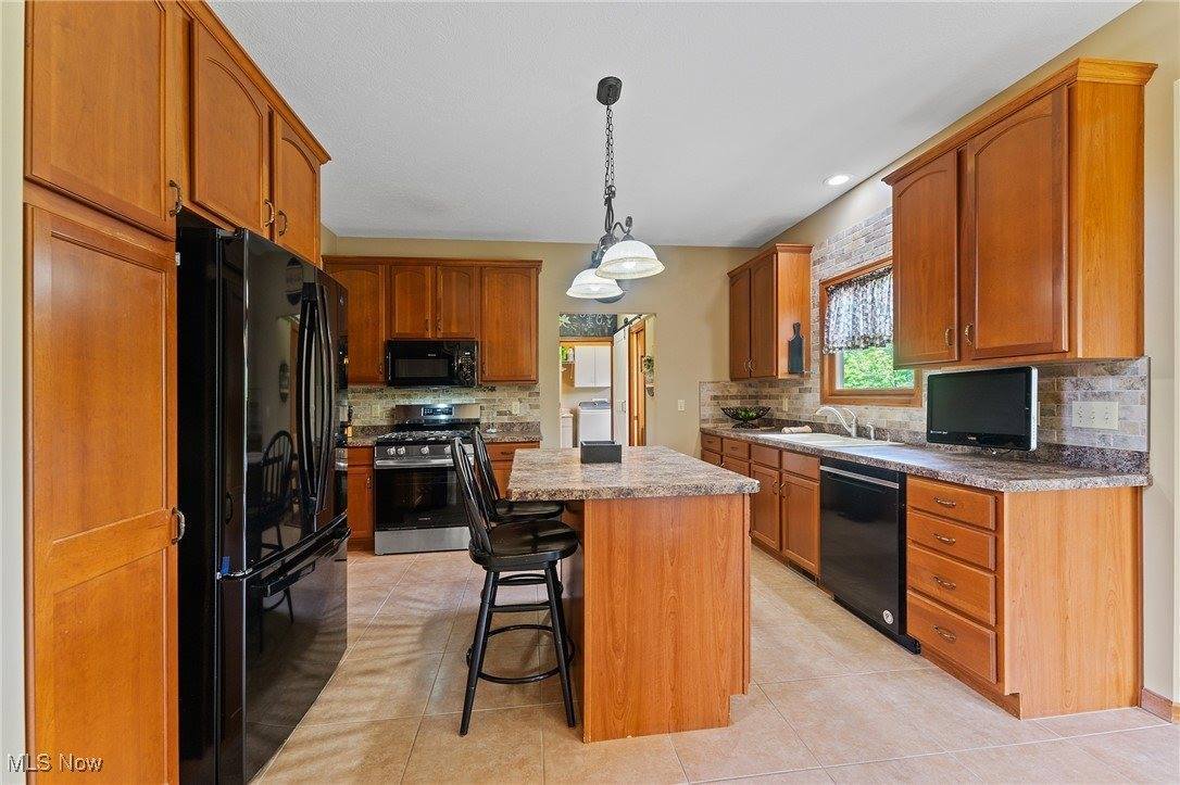 73 Lake Wobegon Drive, Canfield, OH 44406