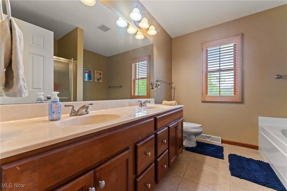 73 Lake Wobegon Drive, Canfield, OH 44406