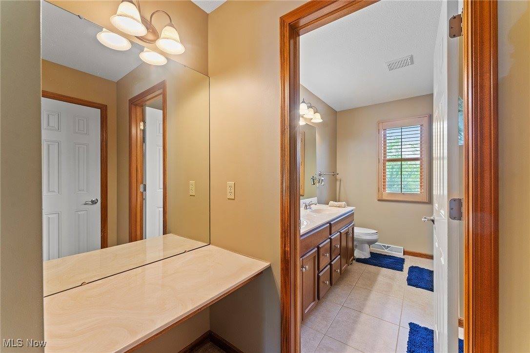 73 Lake Wobegon Drive, Canfield, OH 44406